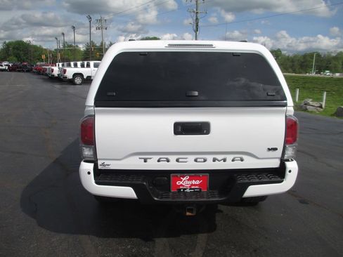 Used 2020 Toyota Tacoma TRD Off-Road AWD/4WD image 5