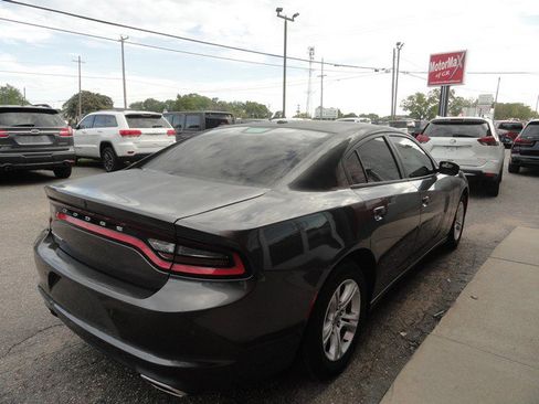 Used 2019 Dodge Charger SXT w/ Leather Interior Group image 9