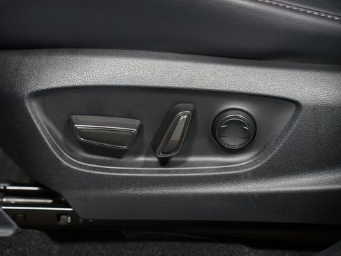 Used 2025 Toyota Crown Signia w/ Advanced Technology Package image 35