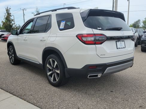 Certified 2025 Honda Pilot Elite image 4