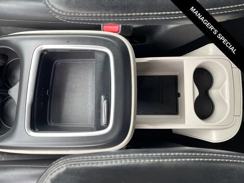 Used 2023 Chrysler Pacifica Touring-L FWD image 27