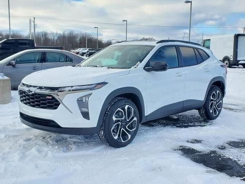 New 2026 Chevrolet Trax RS w/ Sunroof Package image 2