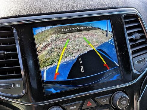 Used 2021 Jeep Grand Cherokee Limited w/ Luxury Group II image 22