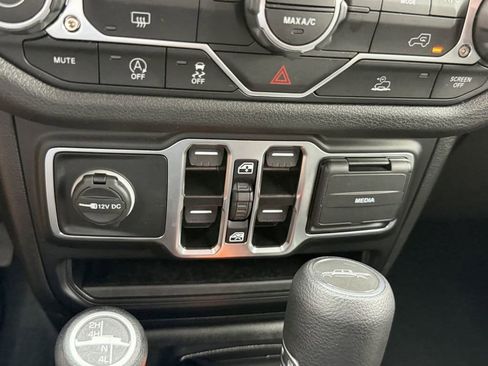 Used 2025 Jeep Gladiator Sport AWD/4WD image 25