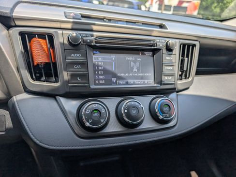 Used 2015 Toyota RAV4 LE FWD image 18