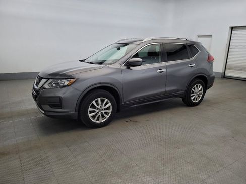 Used 2018 Nissan Rogue SV image 2