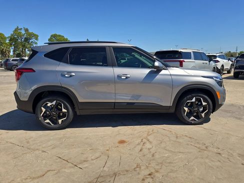 New 2026 Kia Seltos EX FWD image 9