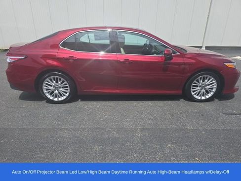 Used 2018 Toyota Camry XLE FWD image 8