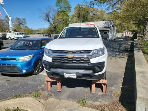 Used 2021 Chevrolet Colorado W/T w/ WT Convenience Package RWD image 2