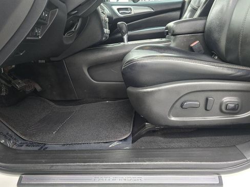 Used 2020 Nissan Pathfinder SL FWD image 10