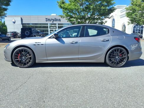 Used 2022 Maserati Ghibli Modena RWD image 3