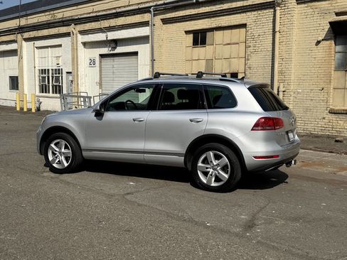 Used 2012 Volkswagen Touareg Sport image 69