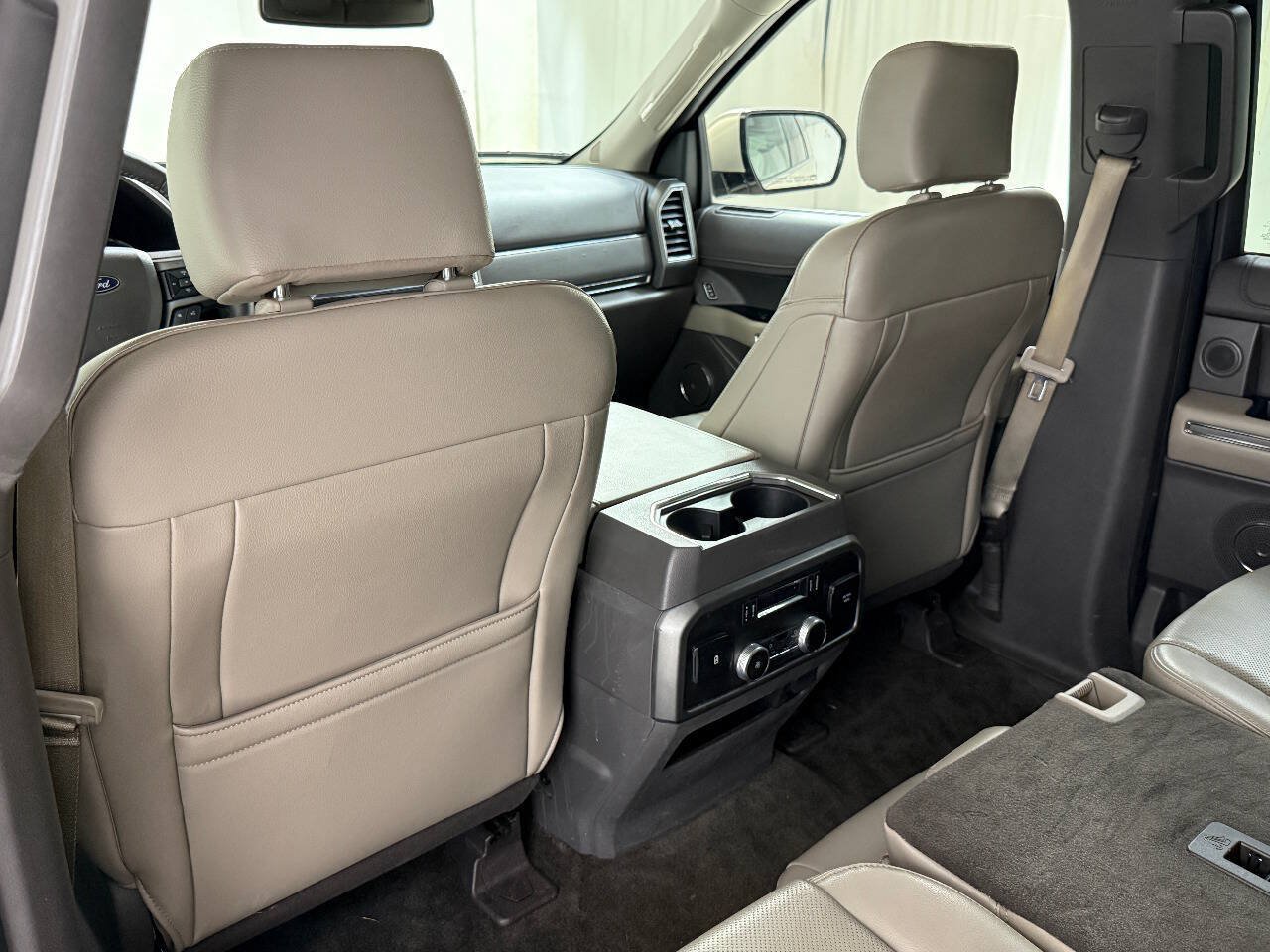 Used 2018 Ford Expedition XLT w/ Equipment Group 202A RWD image 27