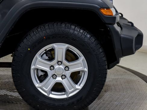 Used 2018 Jeep Wrangler Unlimited Sport S AWD/4WD image 23