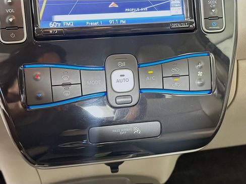 Used 2011 Nissan Leaf SL image 23