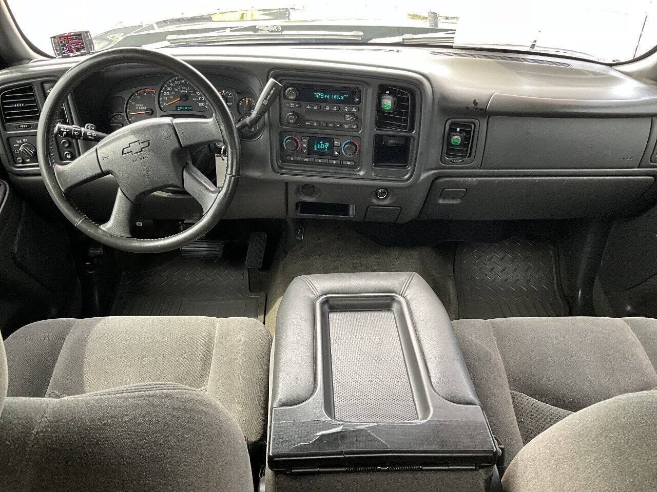 Used 2005 Chevrolet Silverado 2500 LS w/ Heavy-Duty Power Package AWD/4WD image 12