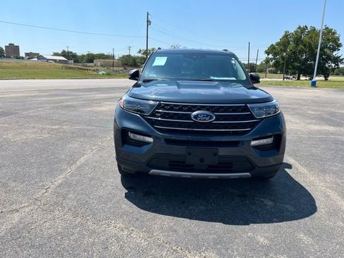 Used 2022 Ford Explorer XLT w/ Equipment Group 202A AWD/4WD image 2