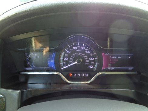 Used 2014 Lincoln MKS image 19