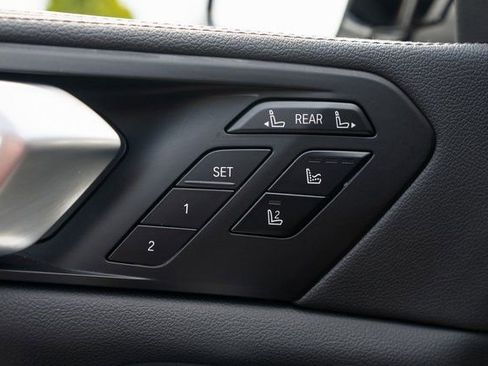 Used 2022 BMW X7 xDrive40i w/ Premium Package image 19