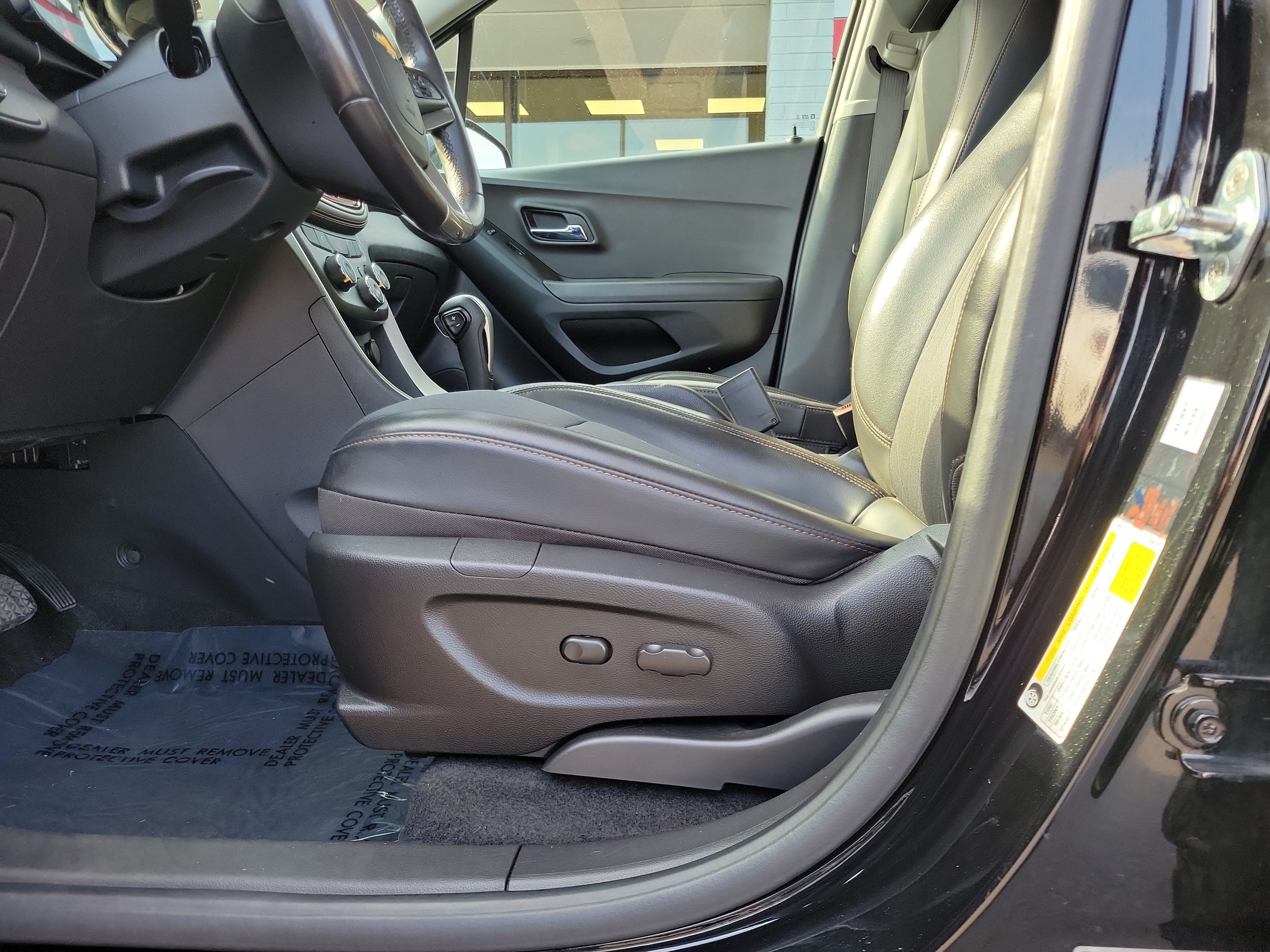 Used 2020 Chevrolet Trax LT w/ LT Convenience Package FWD image 16