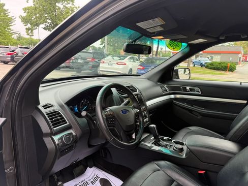 Used 2016 Ford Explorer XLT w/ Equipment Group 202A AWD/4WD image 10