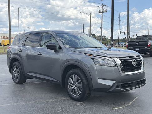 Used 2025 Nissan Pathfinder S FWD image 7