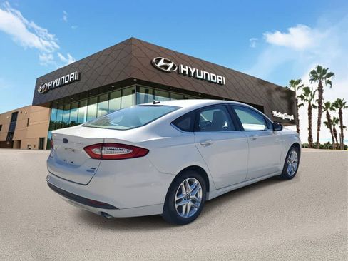 Used 2013 Ford Fusion SE image 3