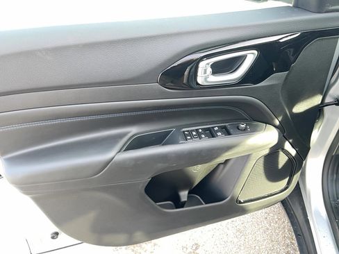 New 2026 Jeep Compass Latitude image 13