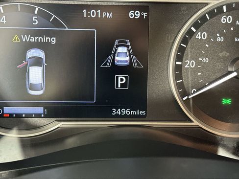 Used 2025 Nissan Versa SR image 15