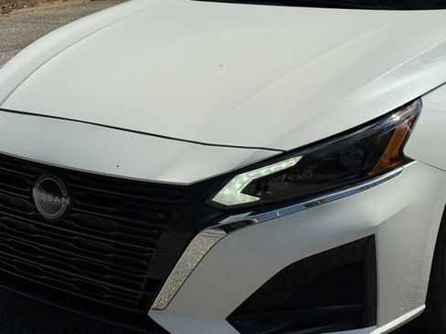 Used 2023 Nissan Altima 2.5 SV image 9
