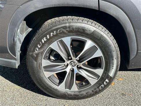 Used 2022 Toyota Highlander XLE image 17