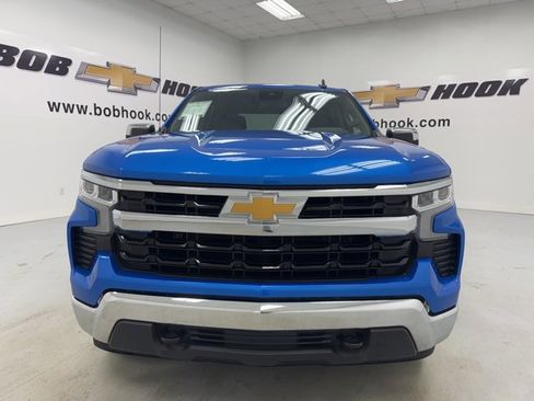 Used 2025 Chevrolet Silverado 1500 LT image 2