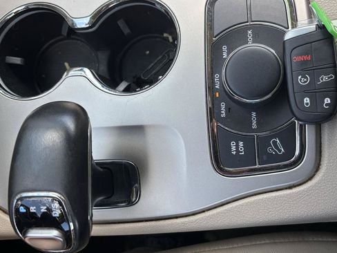 Used 2014 Jeep Grand Cherokee Limited AWD/4WD image 16