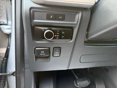 Used 2024 Ford Expedition XLT AWD/4WD image 16
