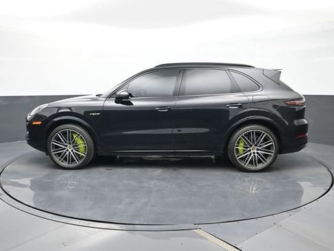 Certified 2022 Porsche Cayenne Turbo S AWD/4WD image 2