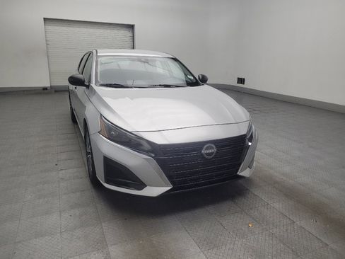 Used 2024 Nissan Altima 2.5 SV FWD image 13
