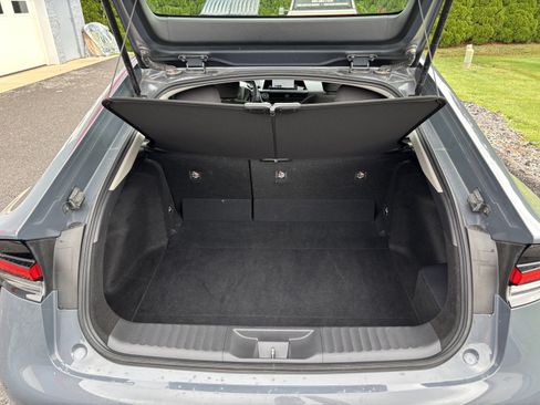 Used 2024 Toyota Prius LE FWD image 5