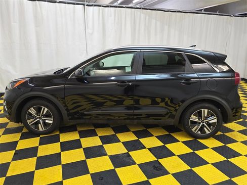 Used 2022 Kia Niro LXS w/ Digital Cluster Package image 6