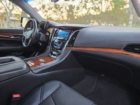 Used 2015 Cadillac Escalade ESV Luxury AWD/4WD image 26