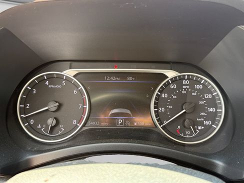 Used 2025 Nissan Sentra SV FWD image 13