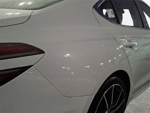 Used 2023 Genesis G70 2.0T image 9