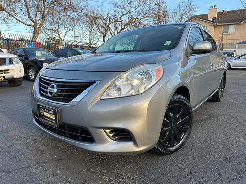 Used 2014 Nissan Versa SV image 1