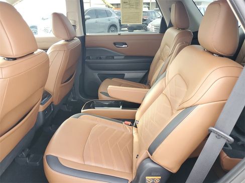 Certified 2022 Nissan Pathfinder Platinum w/ Cargo Package image 16