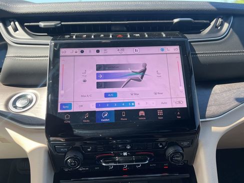 New 2025 Jeep Grand Cherokee Limited AWD/4WD image 34