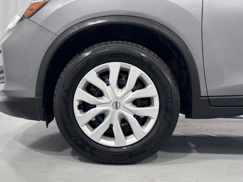 Used 2018 Nissan Rogue S AWD/4WD image 30