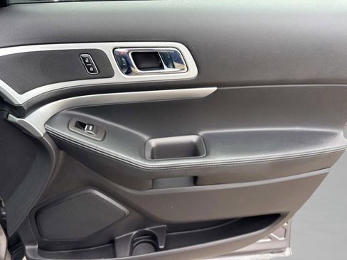 Used 2013 Ford Explorer XLT image 22