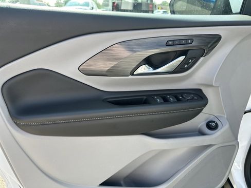 Used 2023 GMC Terrain SLT image 12