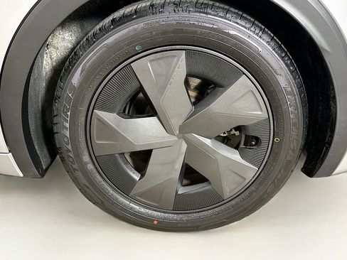 Used 2024 Toyota Prius LE image 11