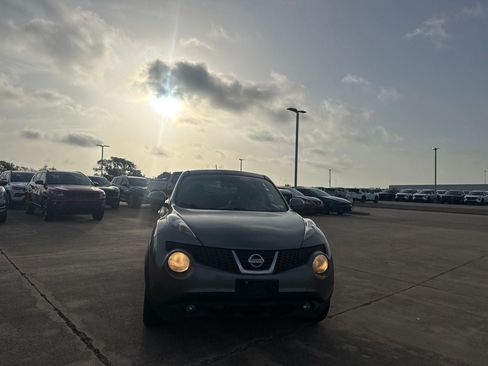Used 2011 Nissan Juke SL FWD image 4