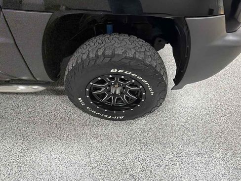 Used 2005 Chevrolet Avalanche Z71 w/ Sun And Sound Package image 38